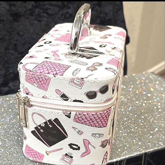 Blush Crush Fashion Print Zip Around Cosmetic Traincase - Picture 6 of 7